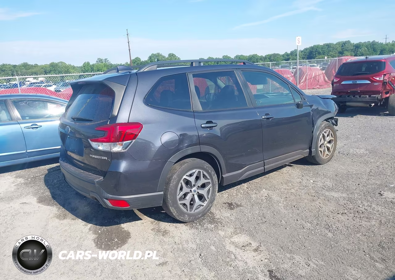 2019 Subaru Forester Premium VIN:JF2SKAGC3KH514990 - 4