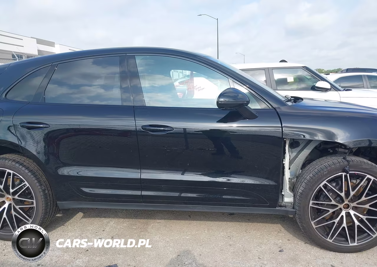 2024 Porsche Macan T VIN:WP1AA2A55RLB18899 - 13