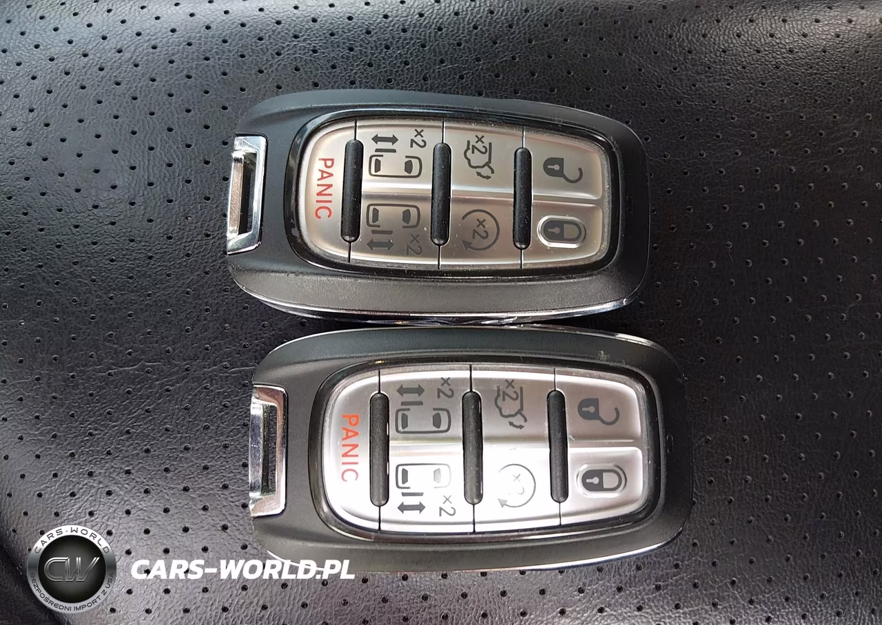 2023 Chrysler Pacifica Hybrid Touring L VIN:2C4RC1L78PR575668 - 11