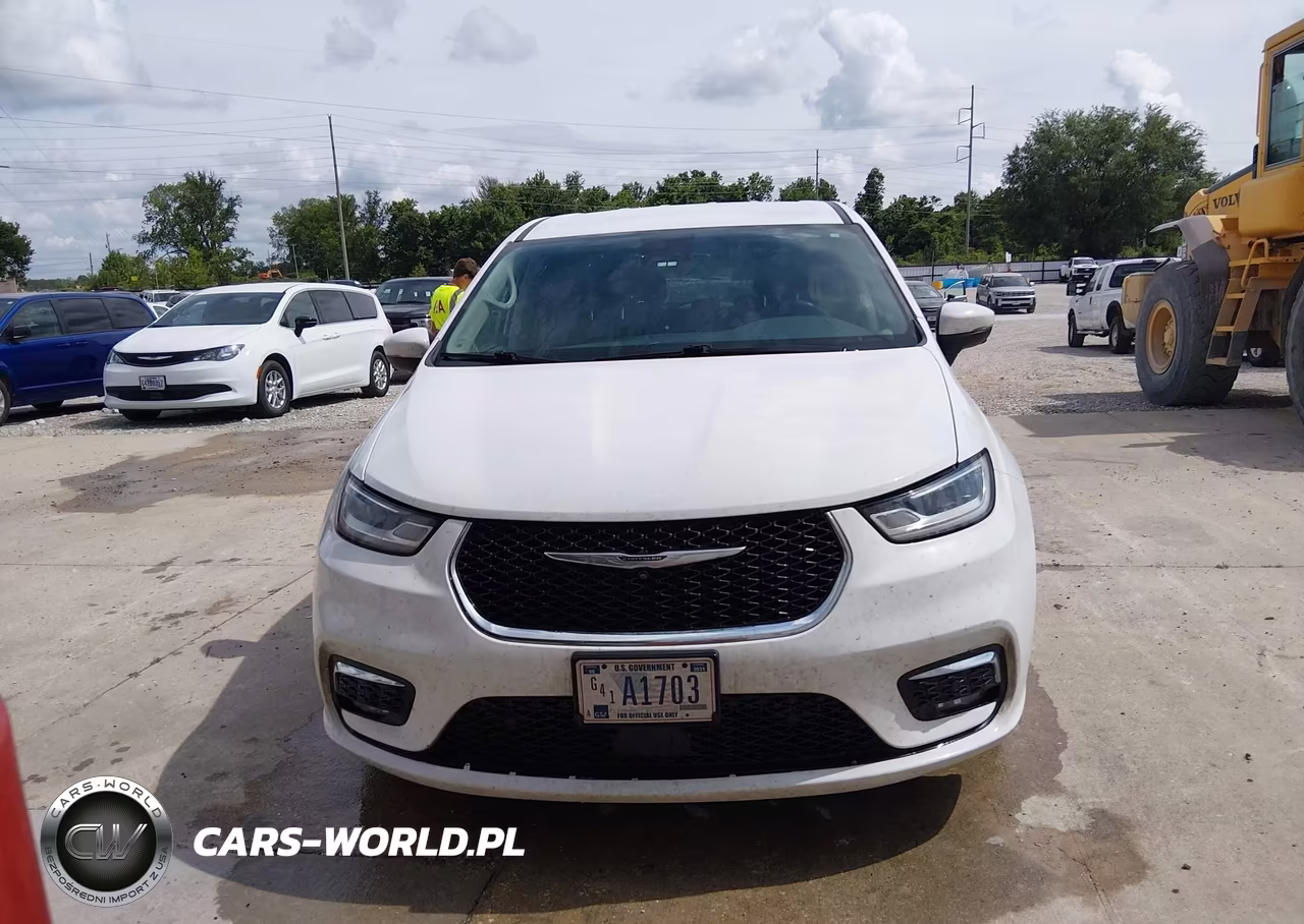 2023 Chrysler Pacifica Hybrid Touring L VIN:2C4RC1L78PR575668 - 13