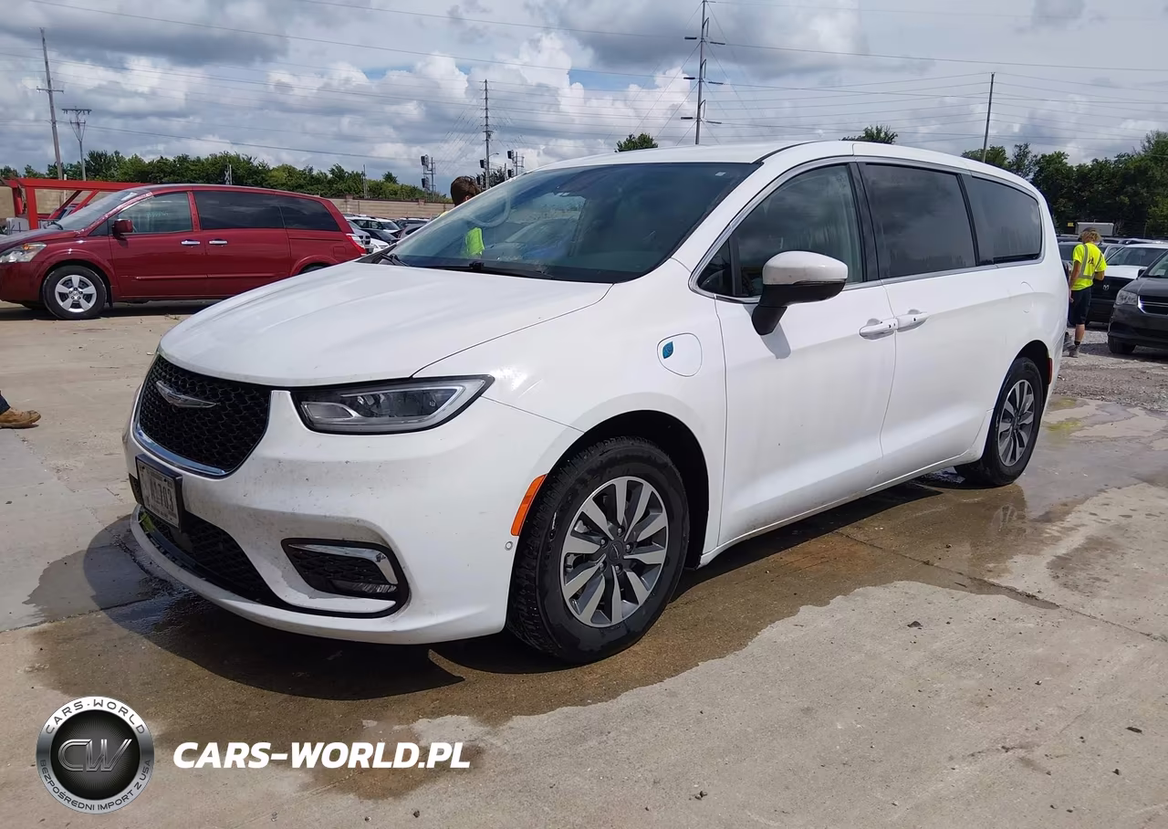 2023 Chrysler Pacifica Hybrid Touring L VIN:2C4RC1L78PR575668 - 2