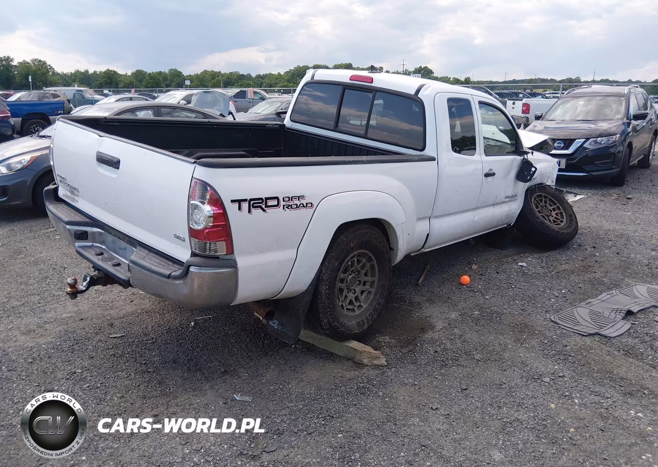 2015 Toyota Tacoma Base V6 VIN:5TFUU4EN5FX126677 - 4