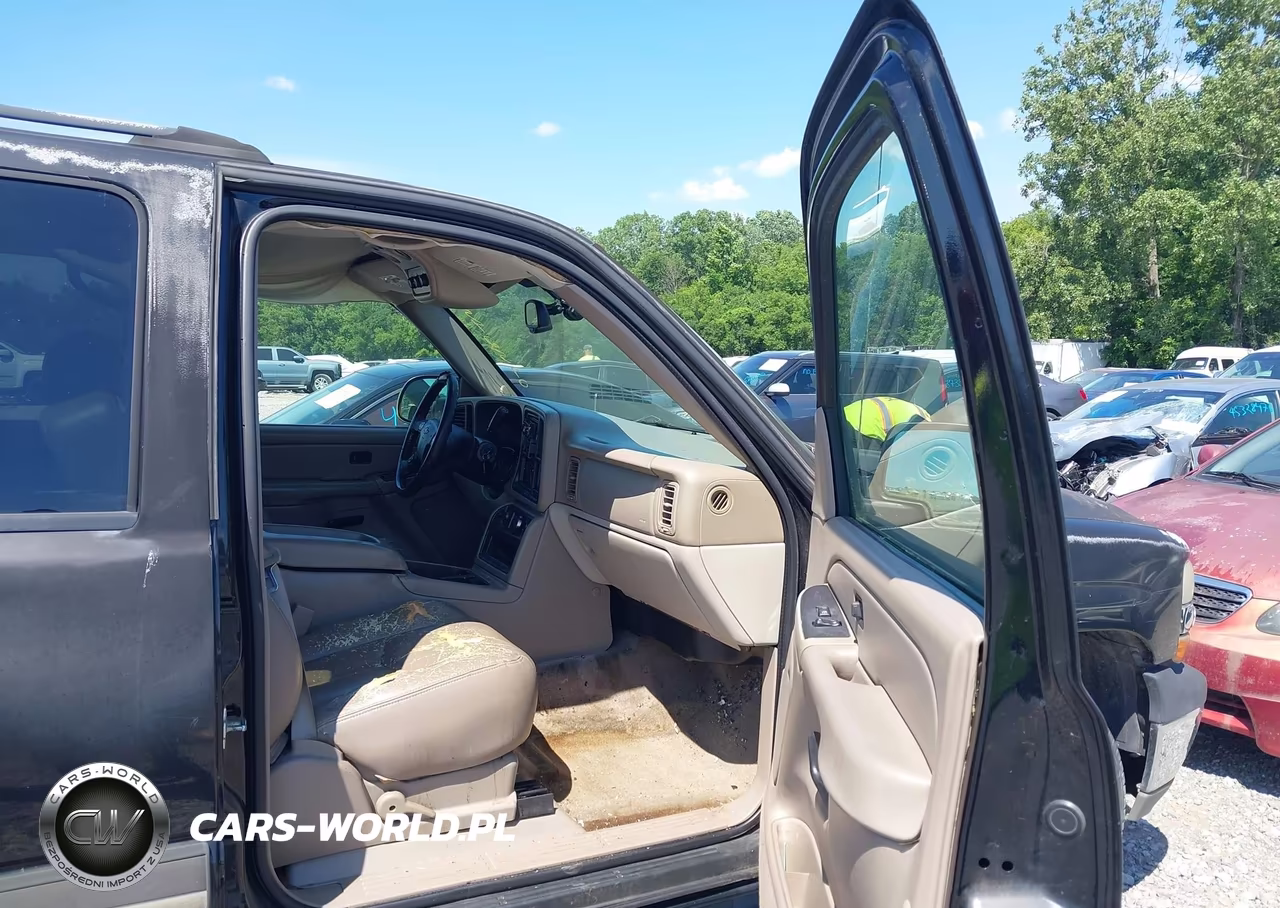 2005 Chevrolet Suburban 1500 Ls VIN:1GNEC16ZX5J189936 - 5