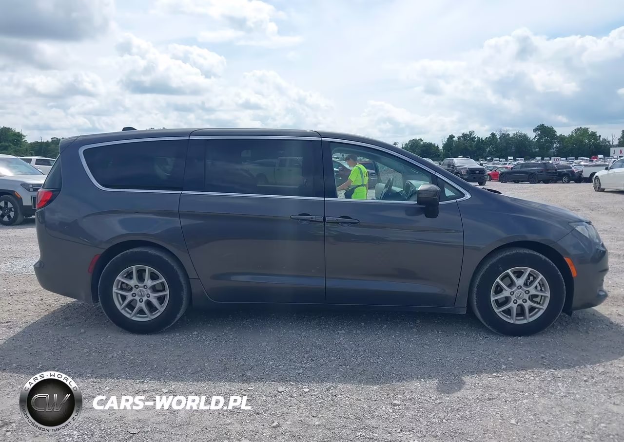 2022 Chrysler Voyager Lx VIN:2C4RC1CG8NR127850 - 13