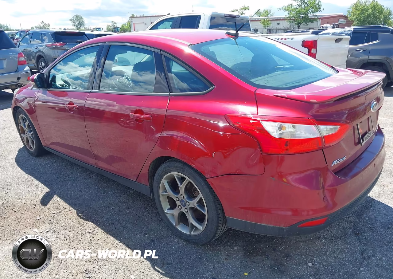 2014 Ford Focus Se VIN:1FADP3F2XEL418844 - 3