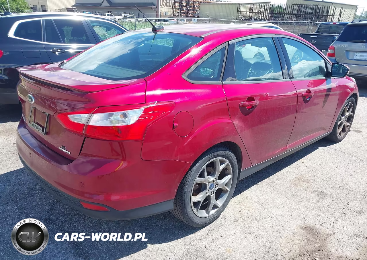 2014 Ford Focus Se VIN:1FADP3F2XEL418844 - 4