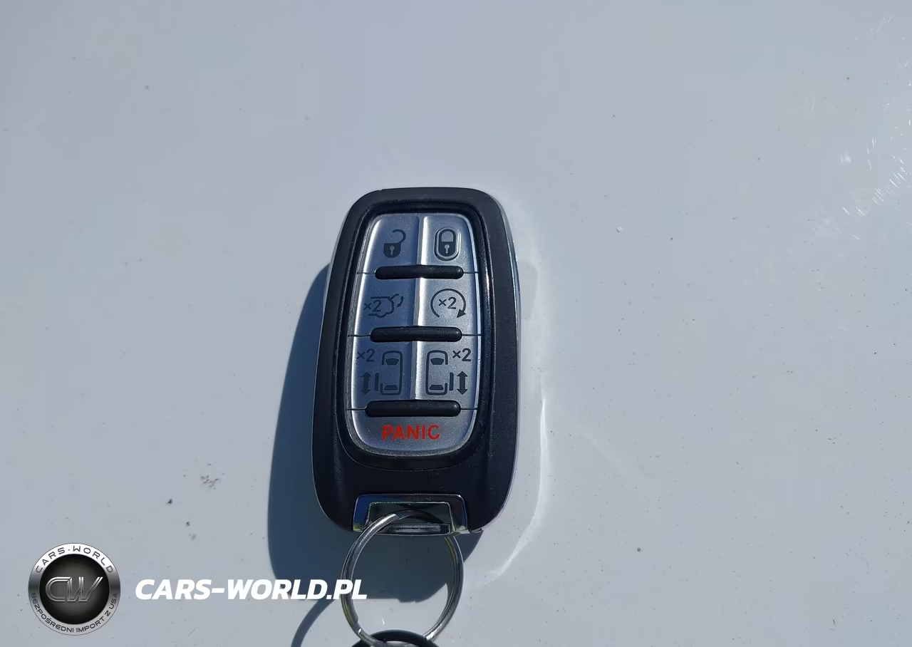 2023 Chrysler Pacifica Hybrid Limited VIN:2C4RC1S75PR630501 - 11