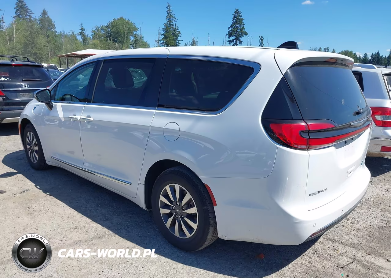 2023 Chrysler Pacifica Hybrid Limited VIN:2C4RC1S75PR630501 - 3
