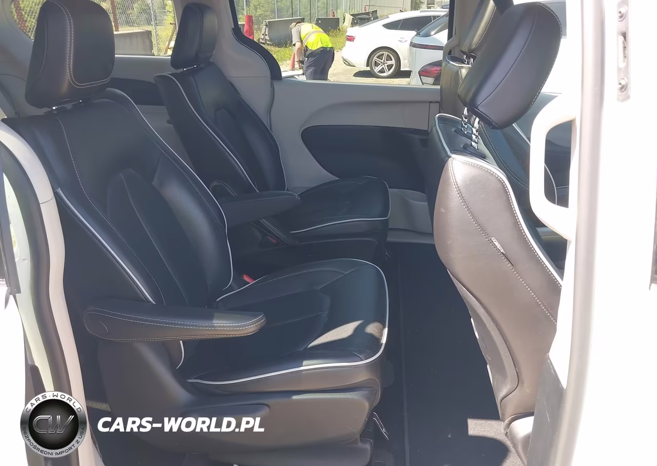 2023 Chrysler Pacifica Hybrid Limited VIN:2C4RC1S75PR630501 - 8