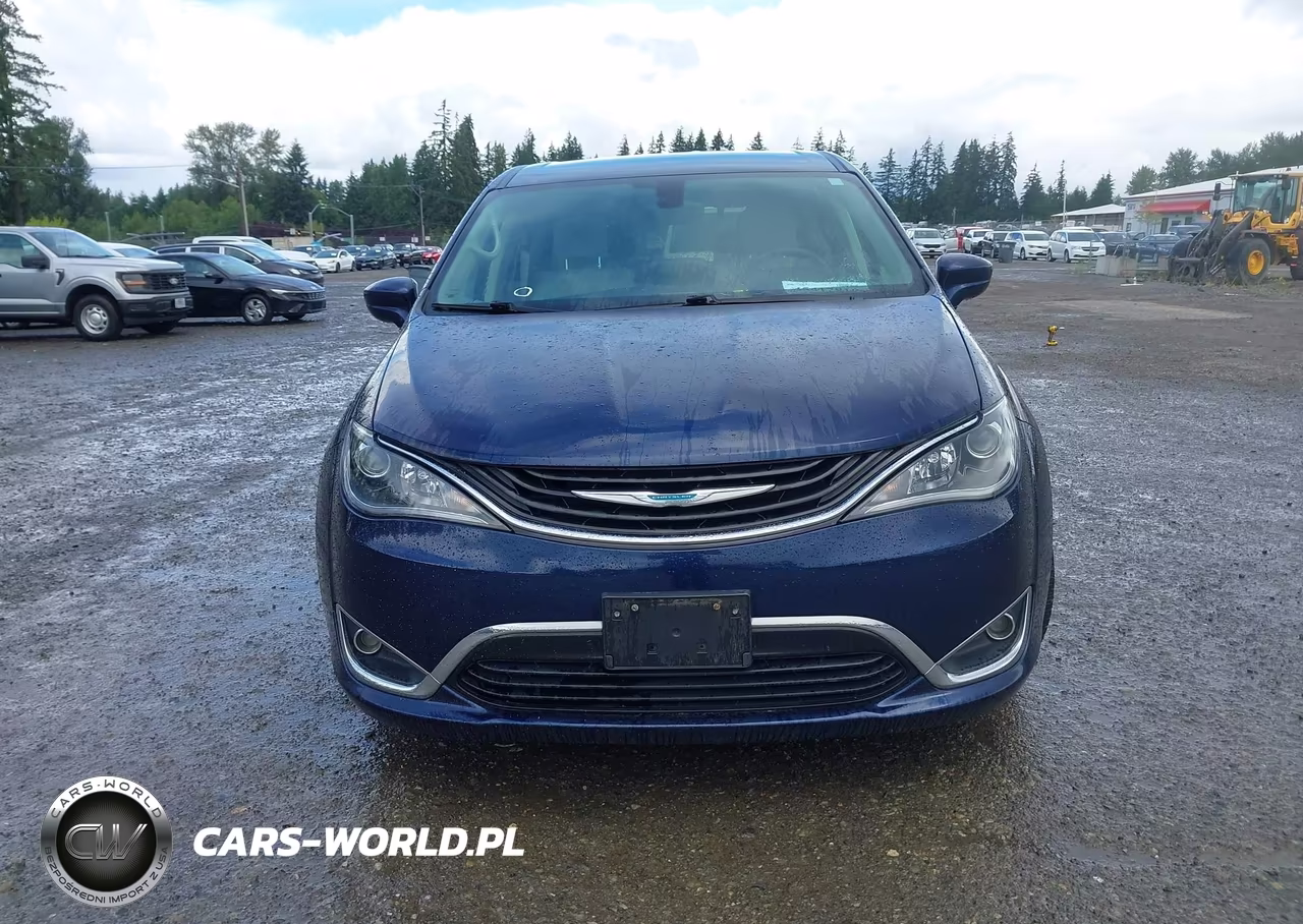 2017 Chrysler Pacifica Hybrid Touring Plus VIN:2C4RC1H76HR836192 - 12