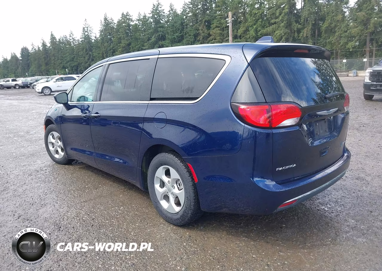 2017 Chrysler Pacifica Hybrid Touring Plus VIN:2C4RC1H76HR836192 - 3