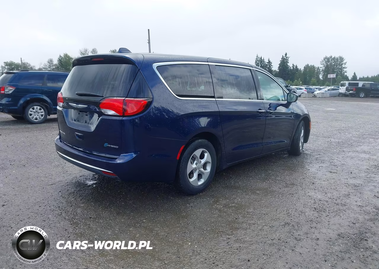 2017 Chrysler Pacifica Hybrid Touring Plus VIN:2C4RC1H76HR836192 - 4
