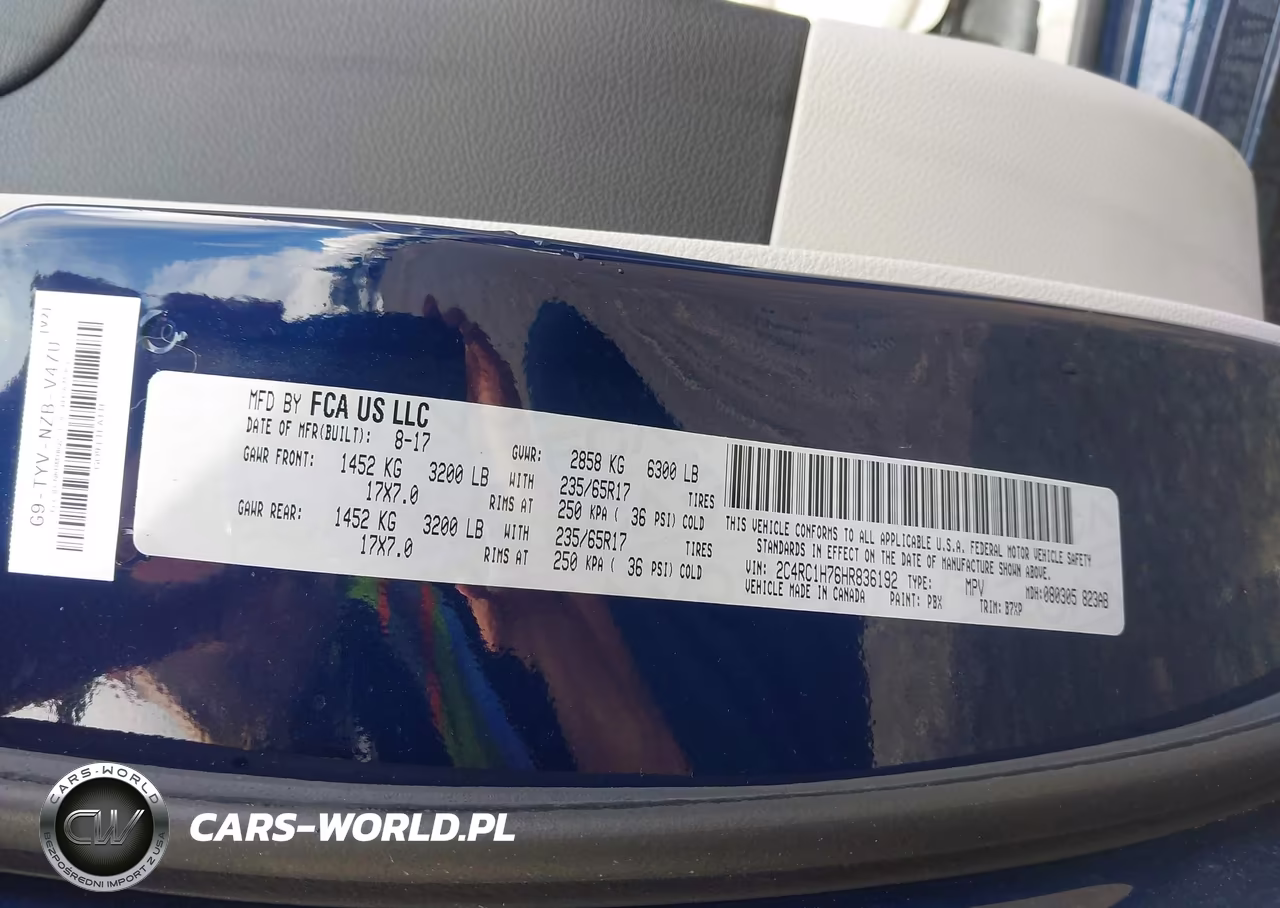 2017 Chrysler Pacifica Hybrid Touring Plus VIN:2C4RC1H76HR836192 - 9