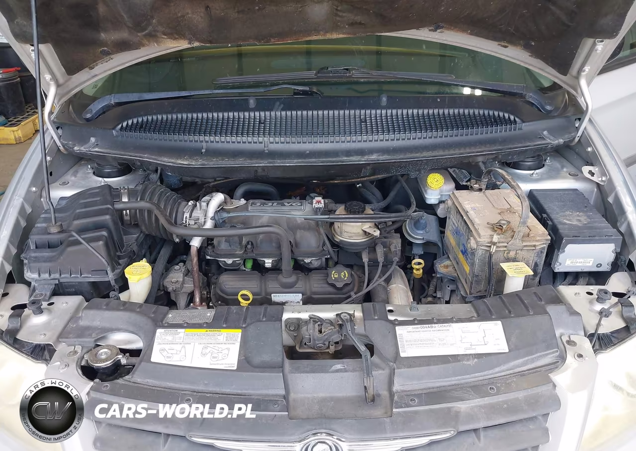 2005 Chrysler Town & Country VIN:1C8GP45R25B196266 - 10