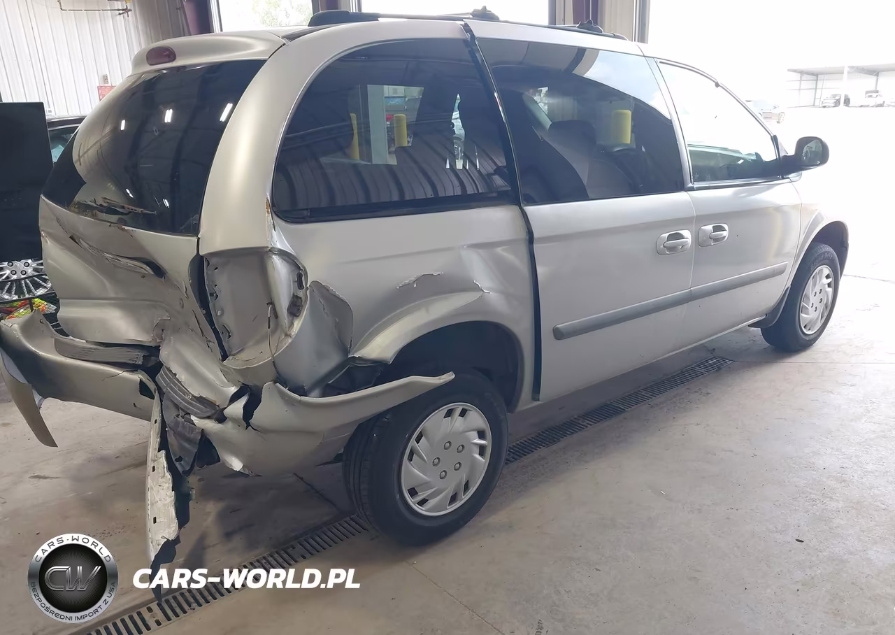 2005 Chrysler Town & Country VIN:1C8GP45R25B196266 - 4