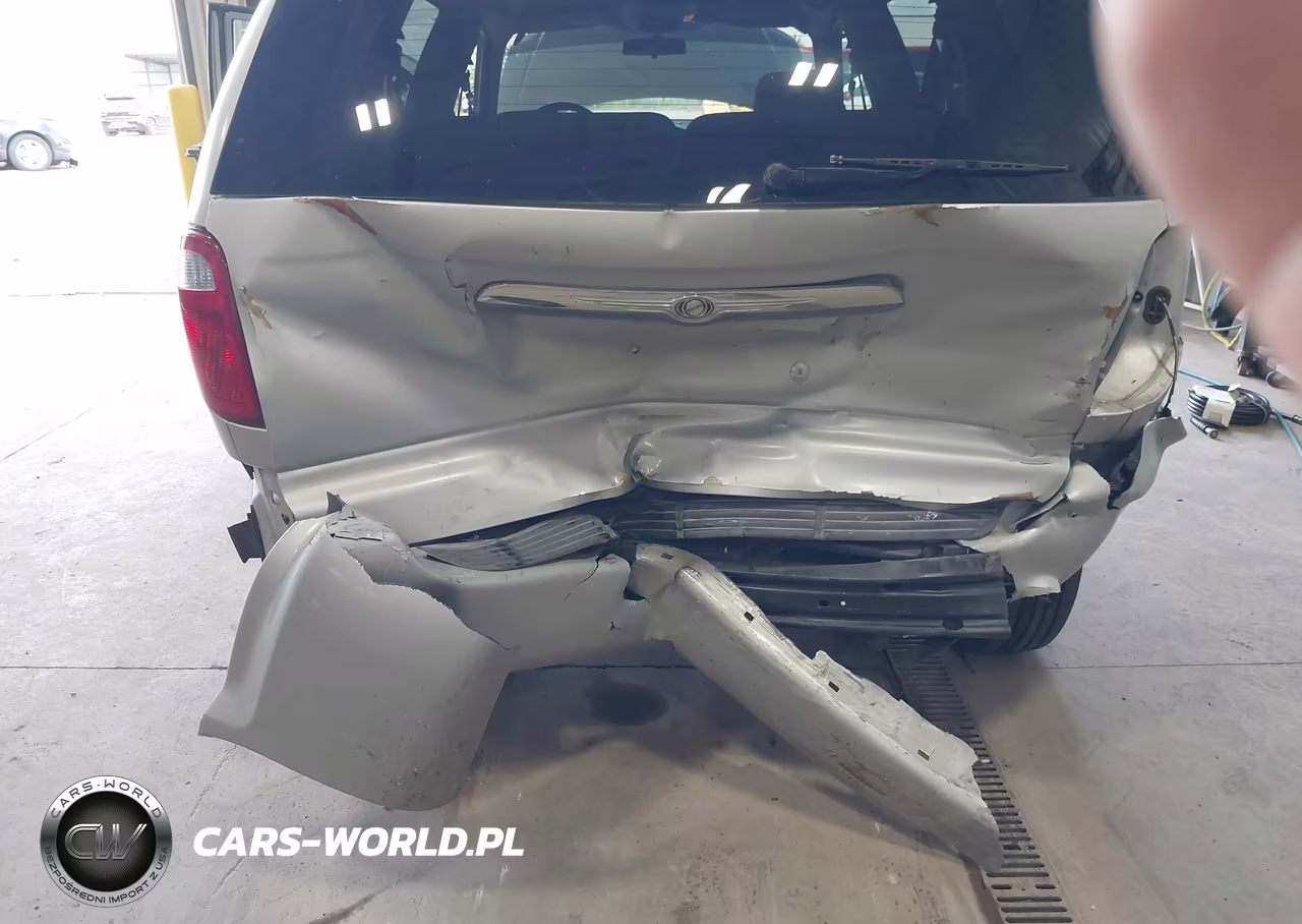 2005 Chrysler Town & Country VIN:1C8GP45R25B196266 - 6