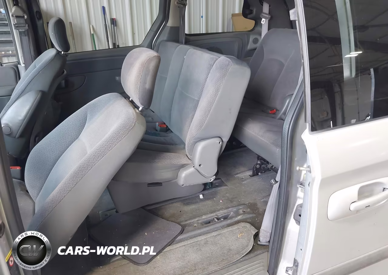 2005 Chrysler Town & Country VIN:1C8GP45R25B196266 - 8