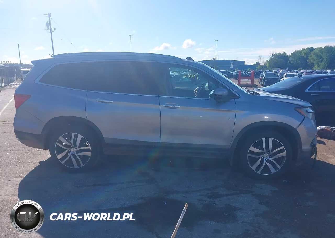 2018 Honda Pilot Touring VIN:5FNYF6H96JB038102 - 13