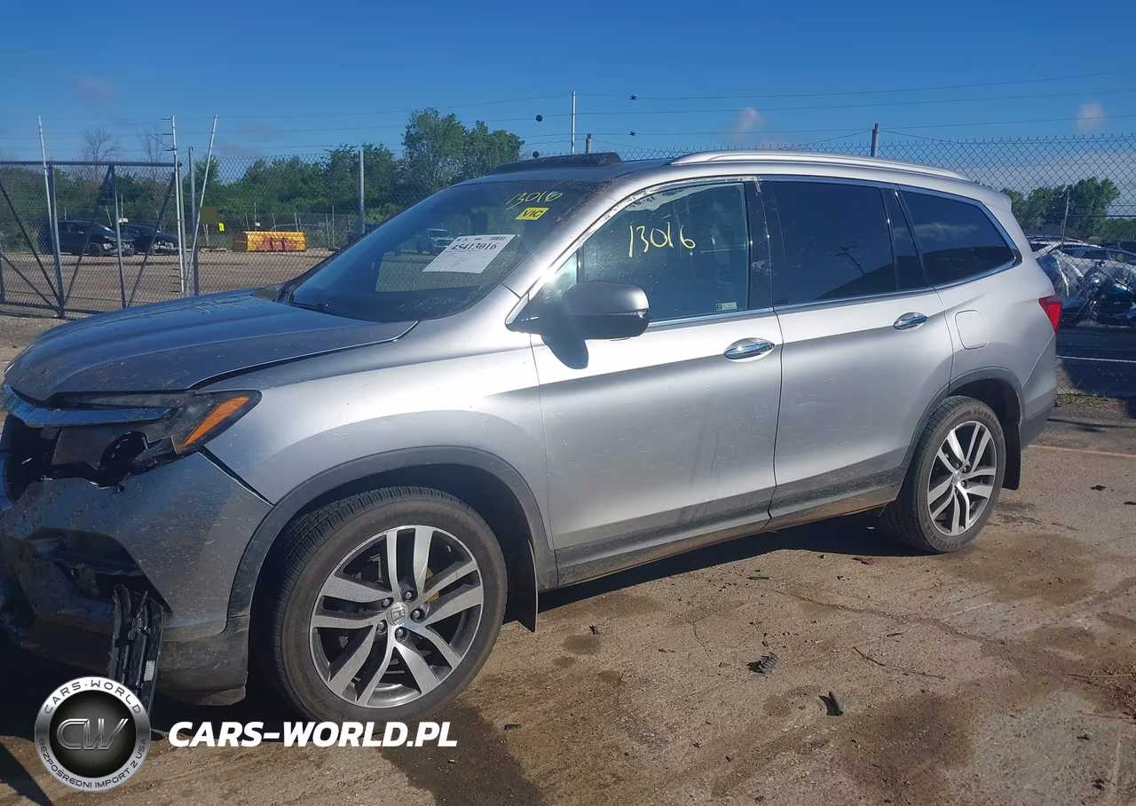 2018 Honda Pilot Touring VIN:5FNYF6H96JB038102 - 2
