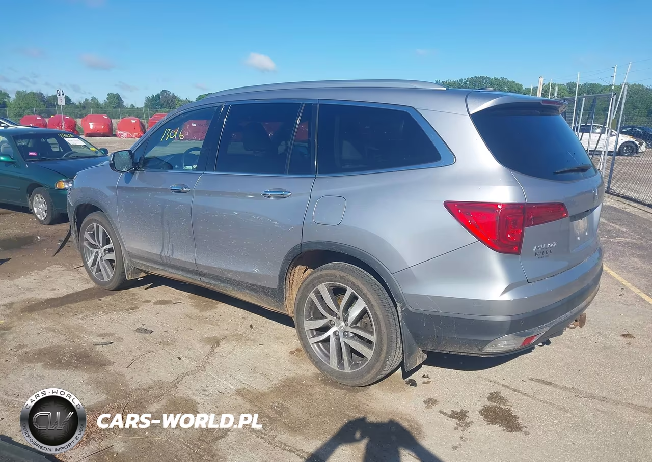 2018 Honda Pilot Touring VIN:5FNYF6H96JB038102 - 3