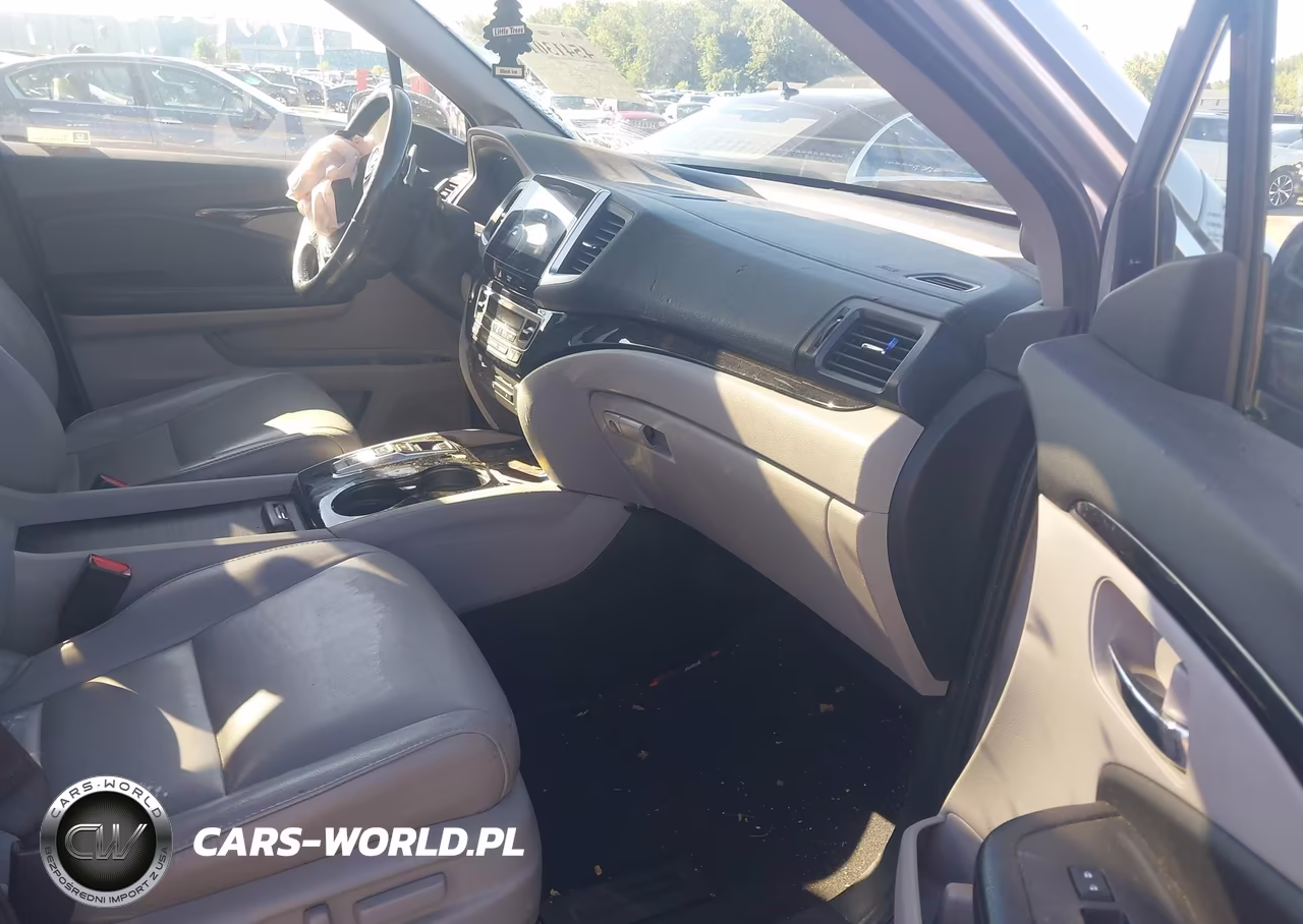 2018 Honda Pilot Touring VIN:5FNYF6H96JB038102 - 5
