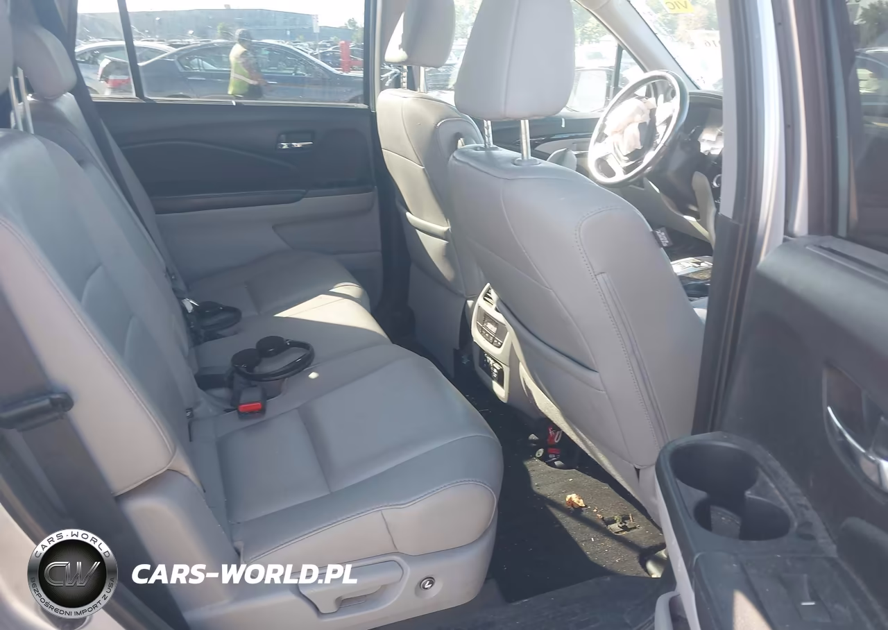 2018 Honda Pilot Touring VIN:5FNYF6H96JB038102 - 8