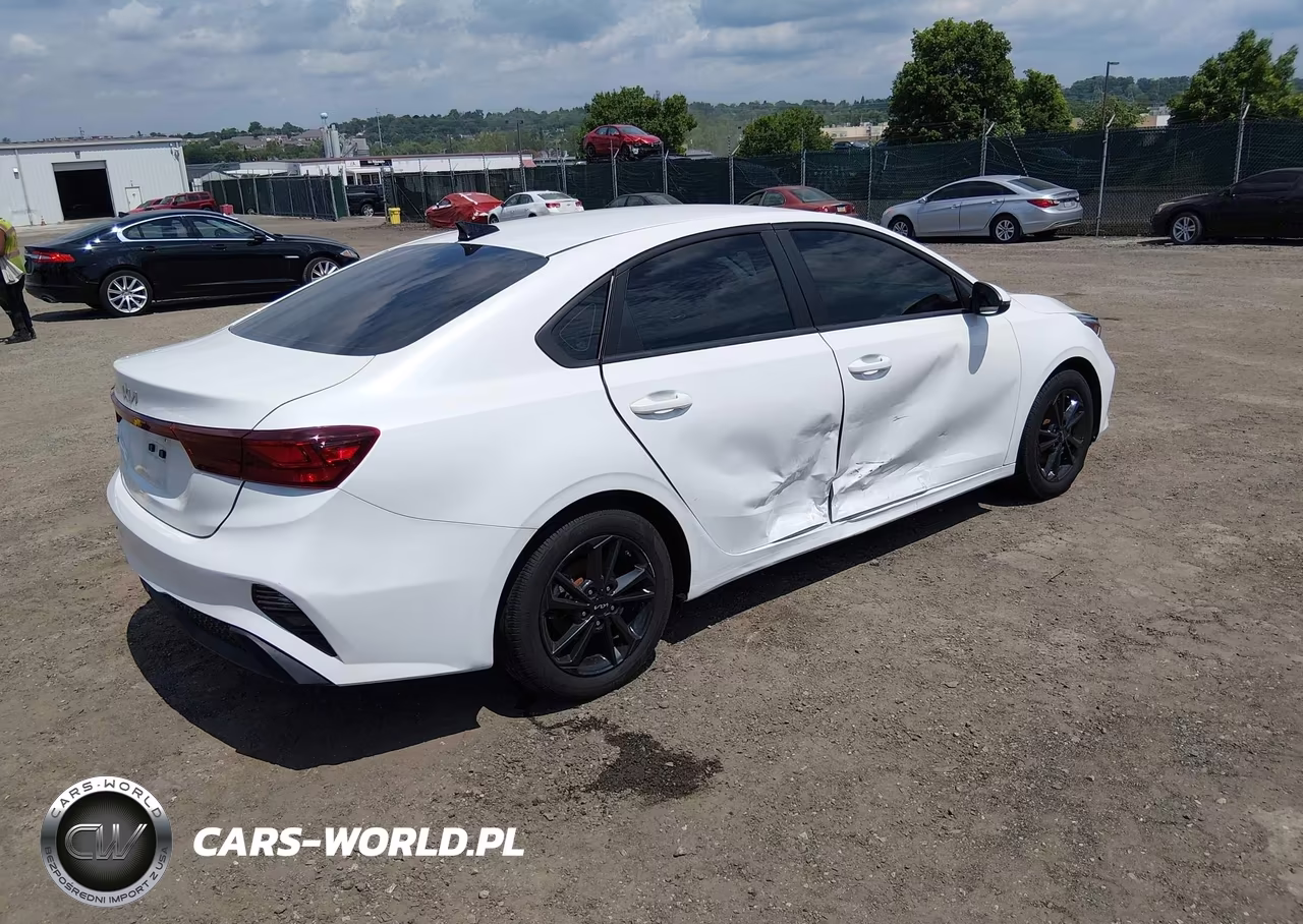 2023 Kia Forte Lxs VIN:3KPF24ADXPE580307 - 4