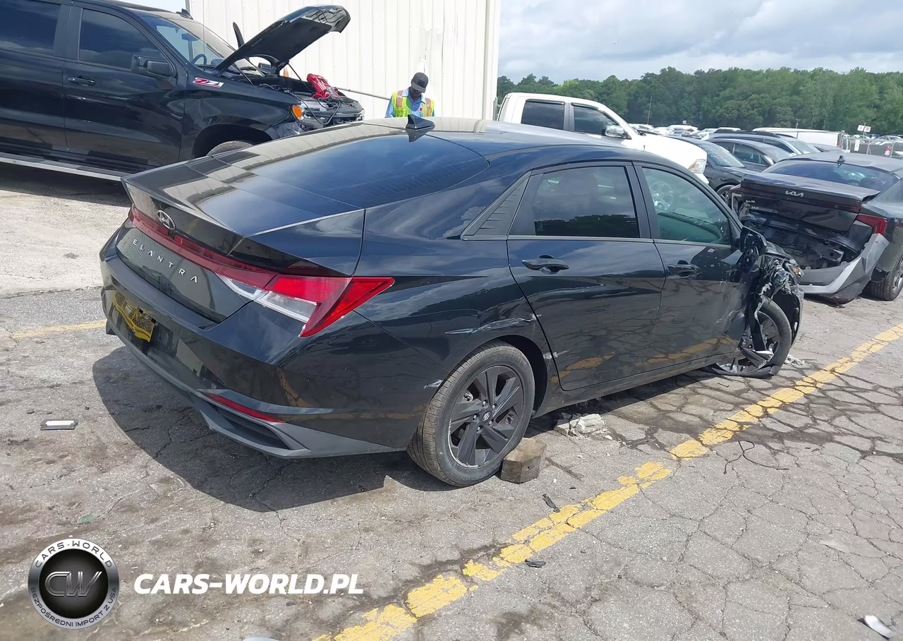 2022 Hyundai Elantra Sel VIN:5NPLM4AG2NH077807 - 4