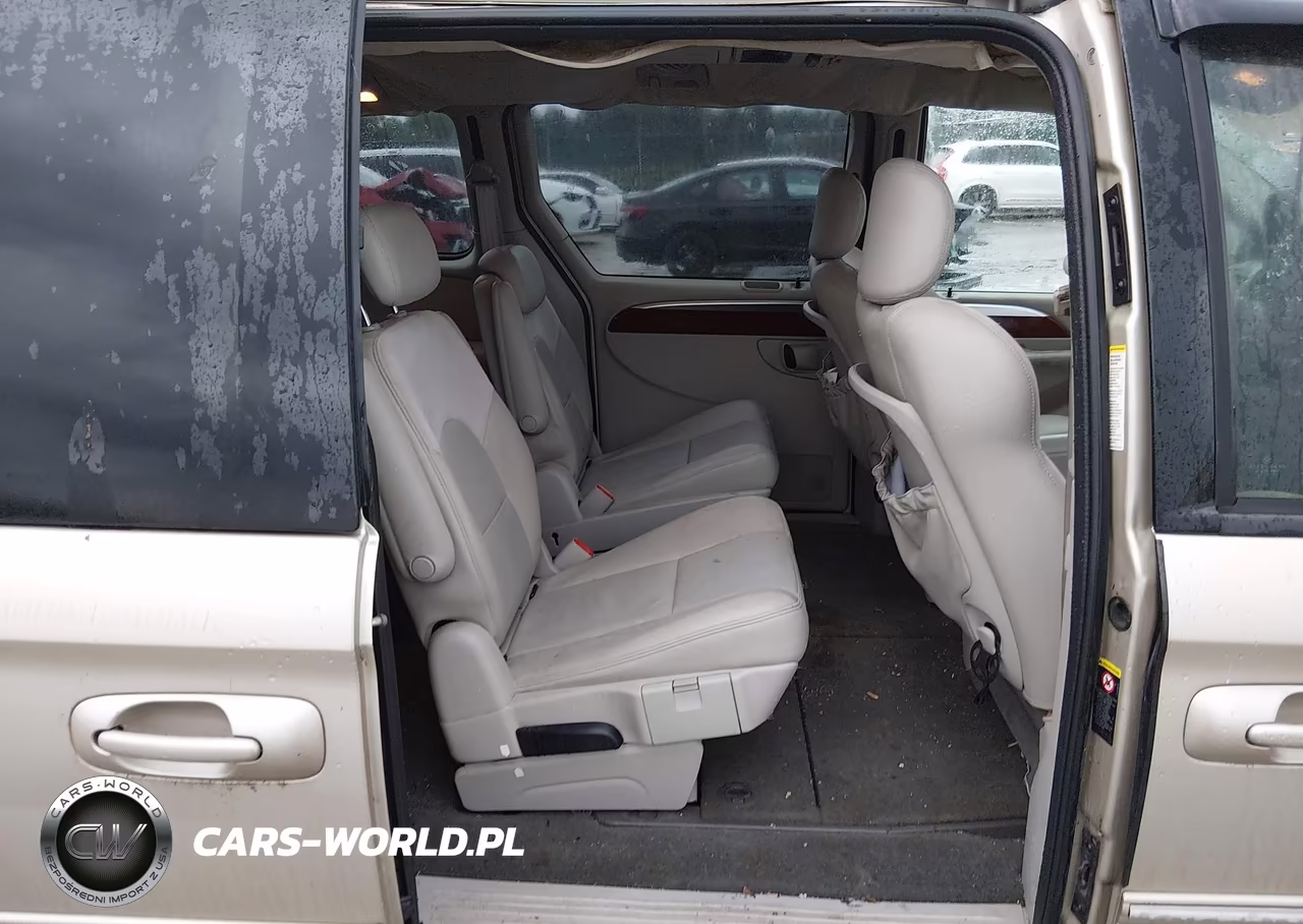 2005 Chrysler Town & Country Limited VIN:2C8GP64L85R123638 - 8