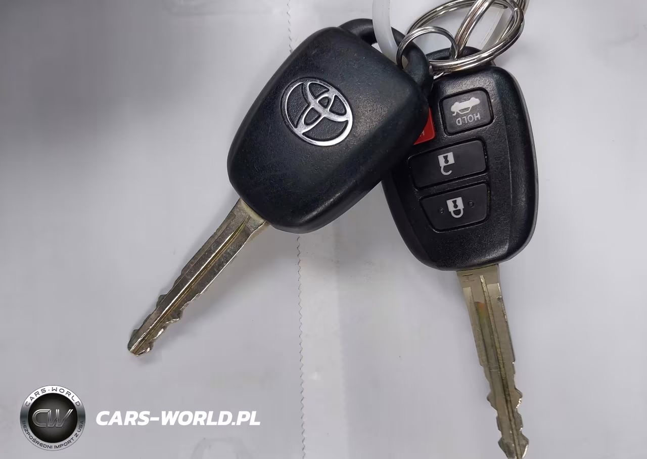 2018 Toyota Corolla Le VIN:5YFBURHE7JP808080 - 11
