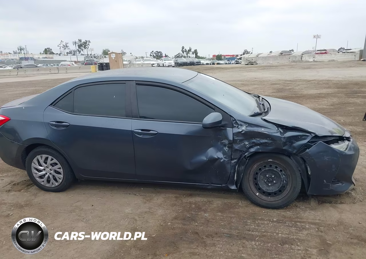 2018 Toyota Corolla Le VIN:5YFBURHE7JP808080 - 13