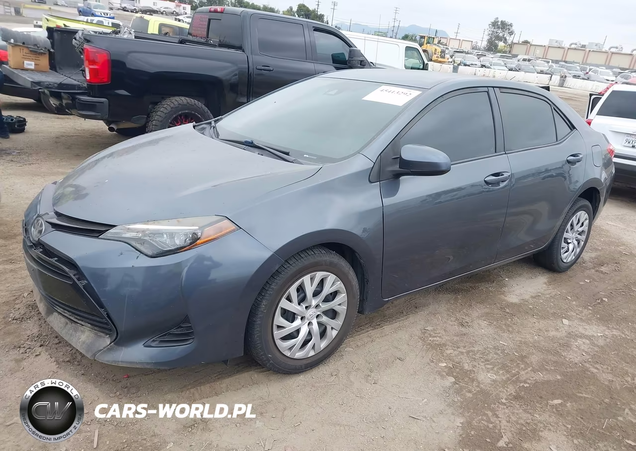 2018 Toyota Corolla Le VIN:5YFBURHE7JP808080 - 2
