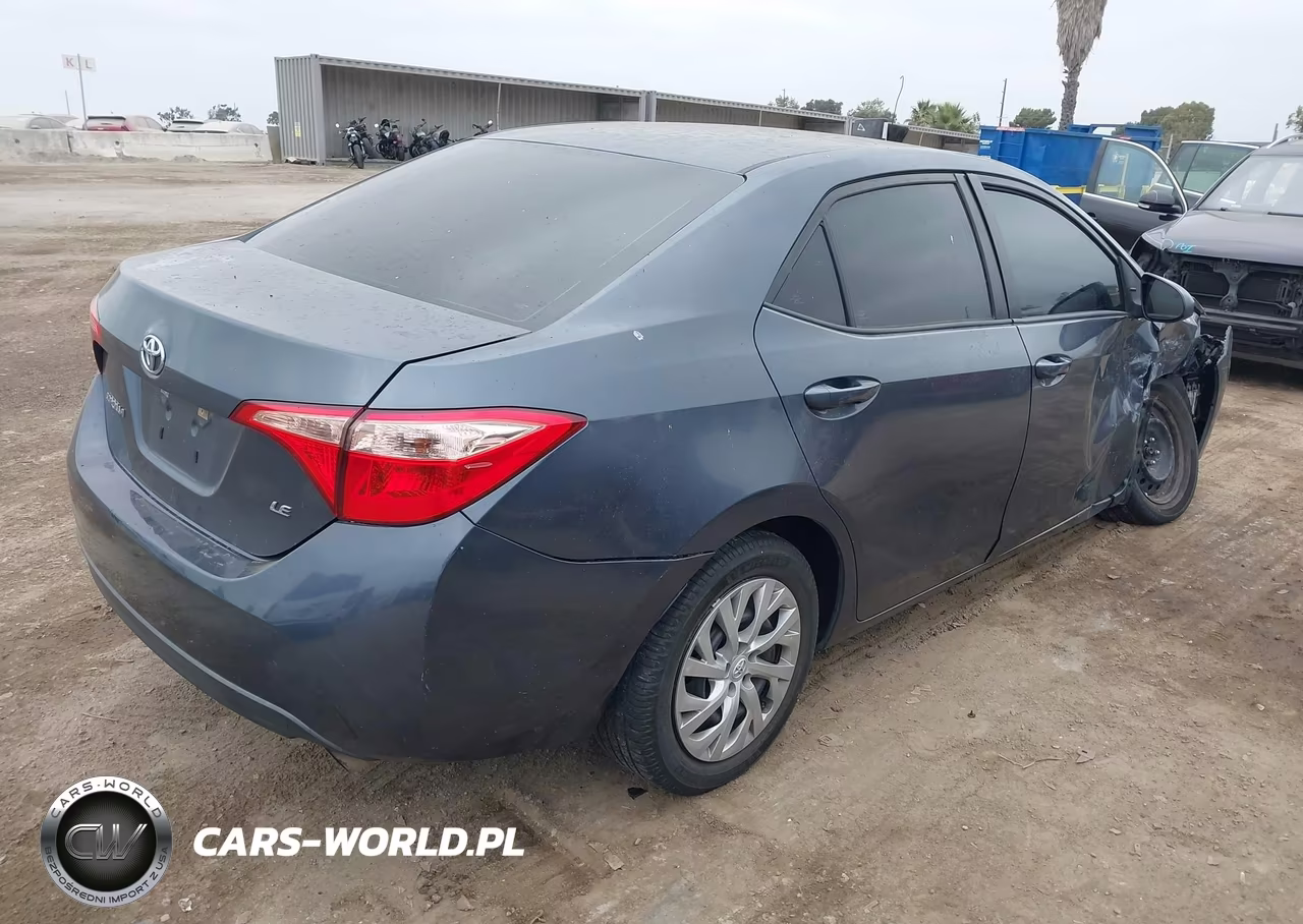 2018 Toyota Corolla Le VIN:5YFBURHE7JP808080 - 4