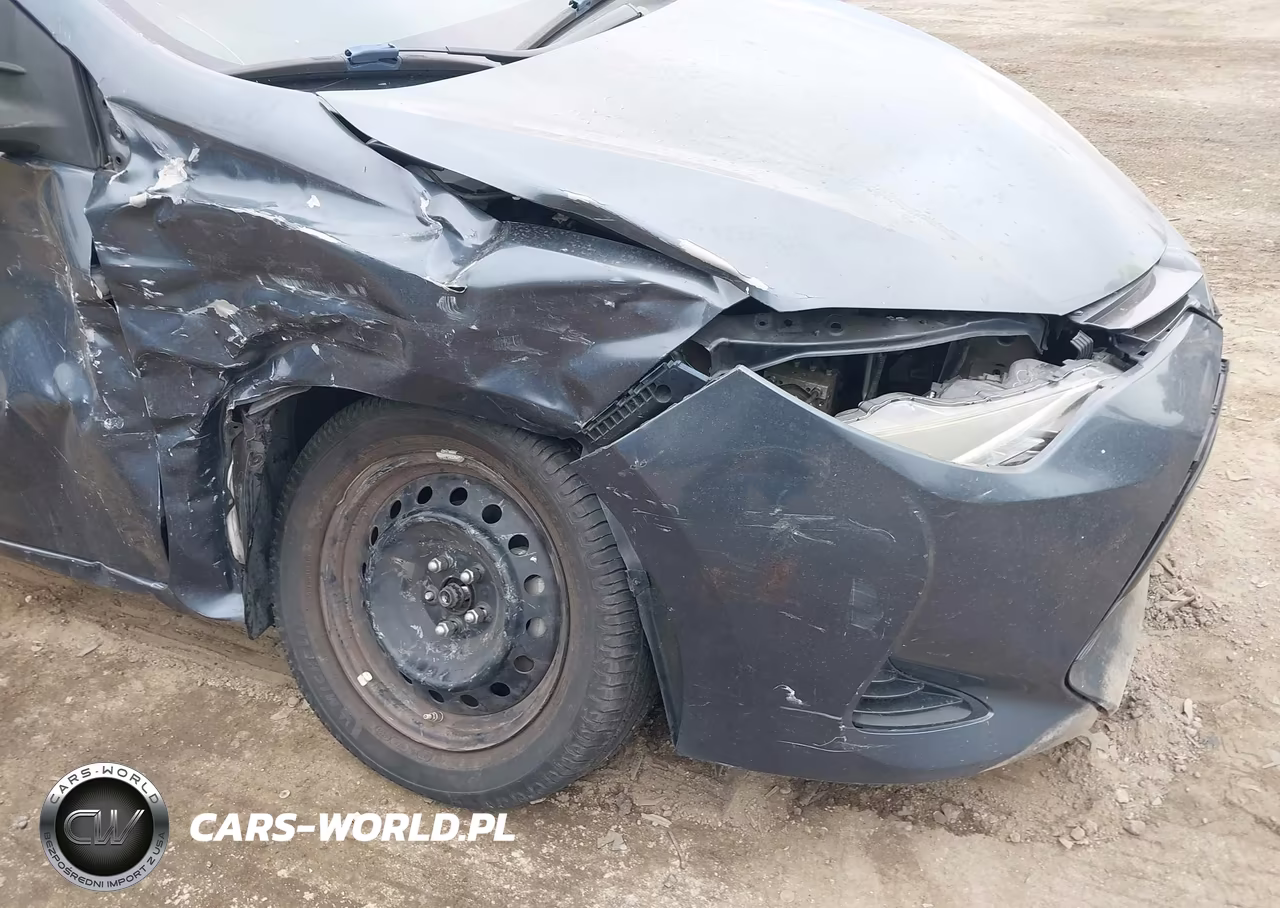 2018 Toyota Corolla Le VIN:5YFBURHE7JP808080 - 6