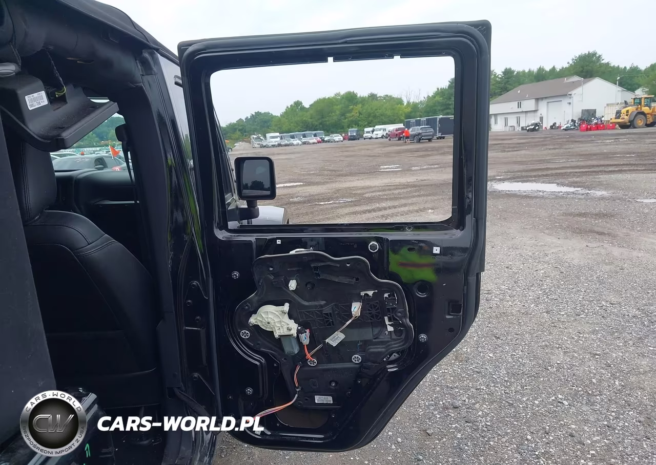 2015 Jeep Wrangler Unlimited Altitude VIN:1C4BJWEG1FL746365 - 18