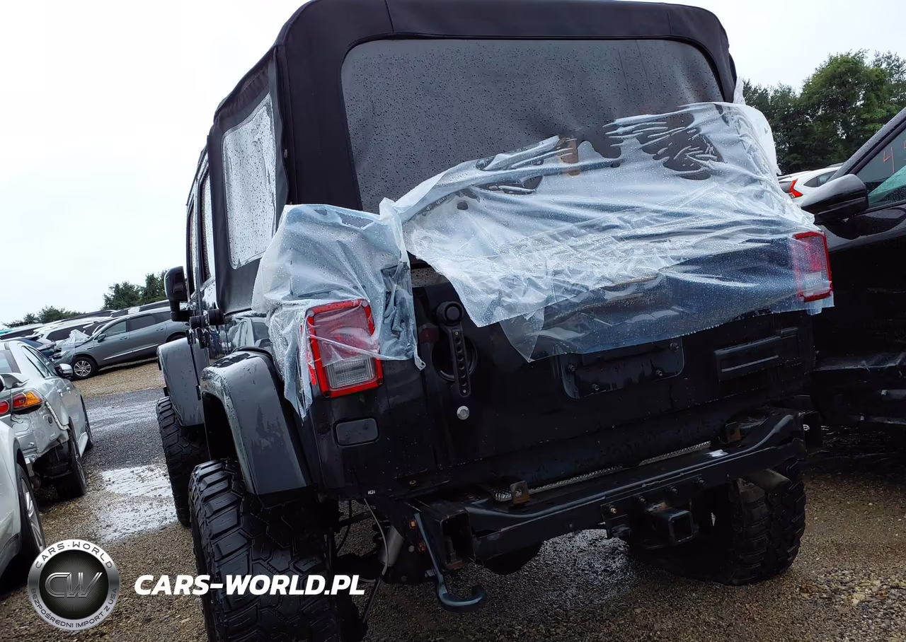 2015 Jeep Wrangler Unlimited Altitude VIN:1C4BJWEG1FL746365 - 22