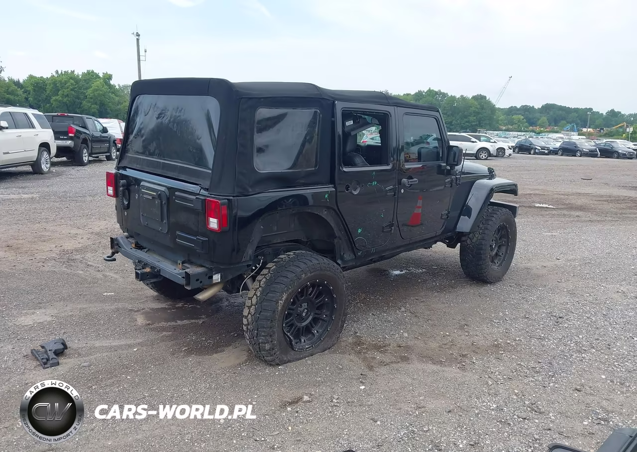 2015 Jeep Wrangler Unlimited Altitude VIN:1C4BJWEG1FL746365 - 4