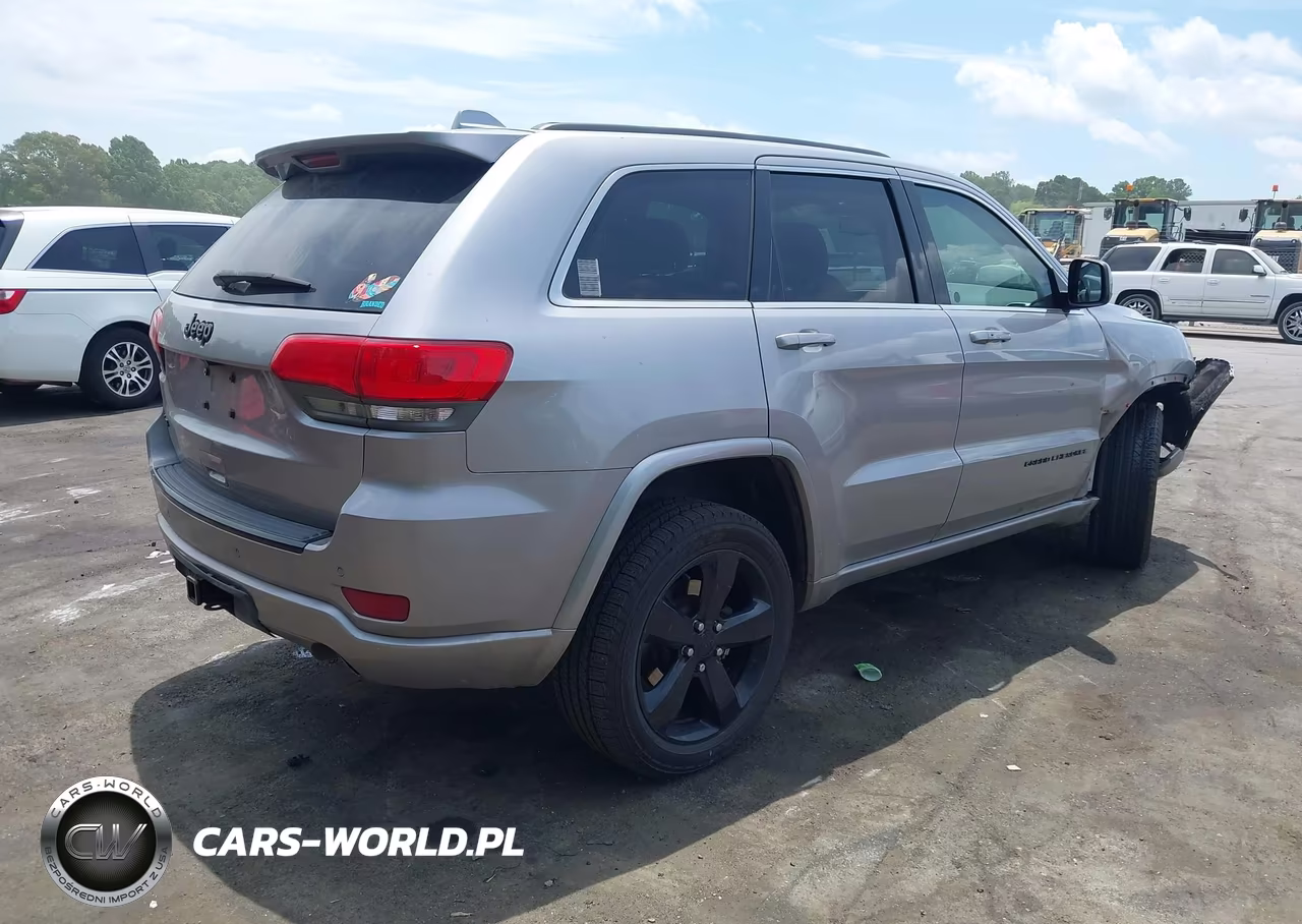 2015 Jeep Grand Cherokee Altitude VIN:1C4RJFAG2FC720815 - 4