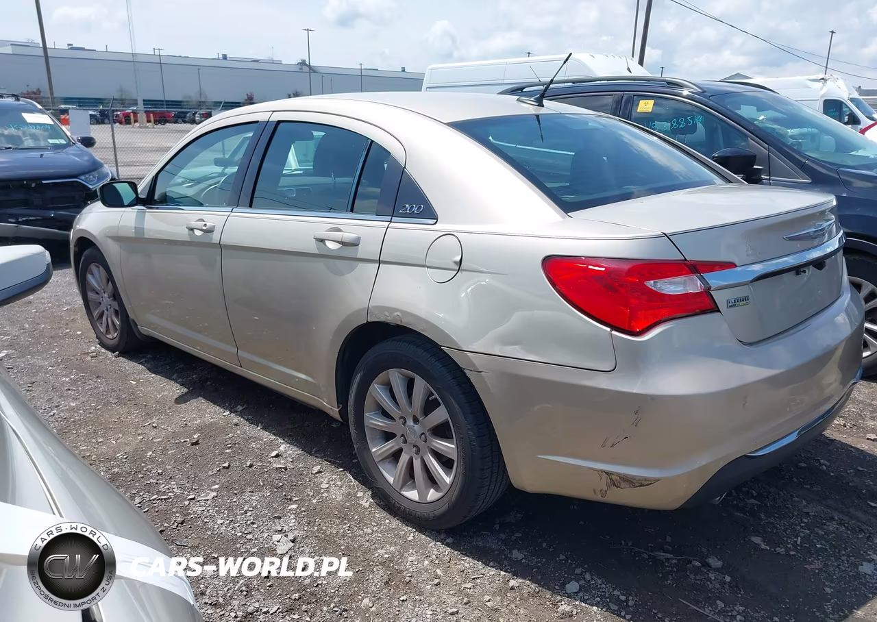 2014 Chrysler 200 Touring VIN:1C3CCBBG9EN114152 - 3