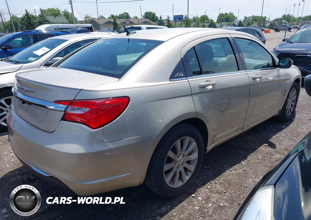 2014 Chrysler 200 Touring VIN:1C3CCBBG9EN114152 - 4