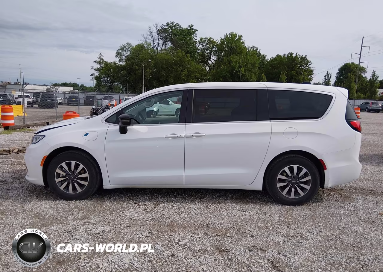 2024 Chrysler Pacifica Hybrid Select VIN:2C4RC1S72RR121890 - 14
