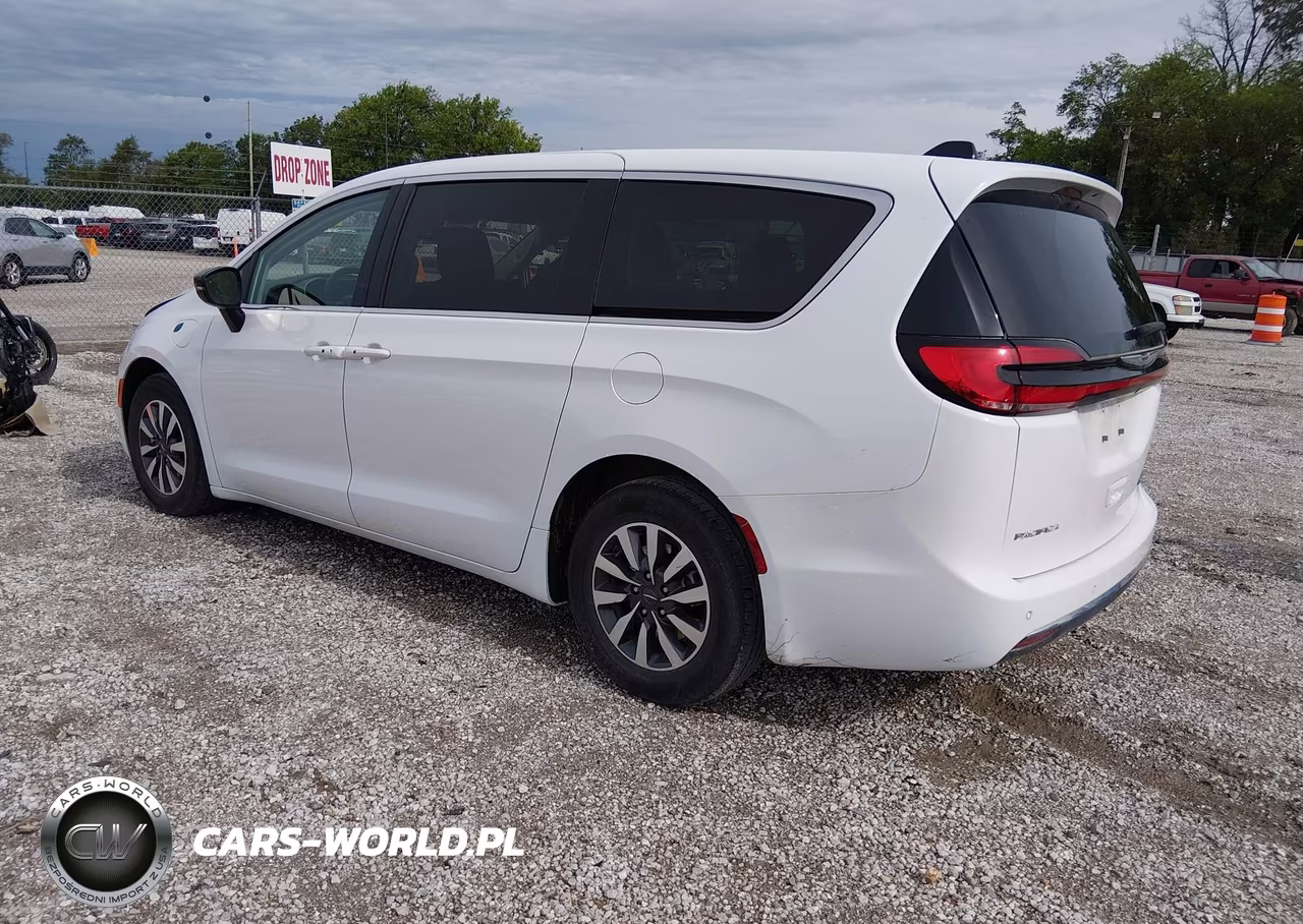 2024 Chrysler Pacifica Hybrid Select VIN:2C4RC1S72RR121890 - 3