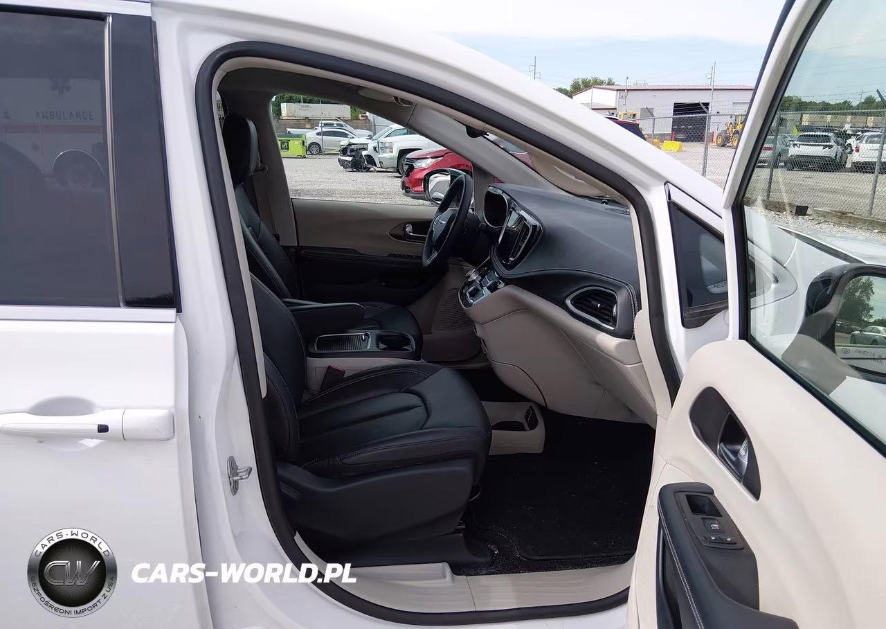 2024 Chrysler Pacifica Hybrid Select VIN:2C4RC1S72RR121890 - 5