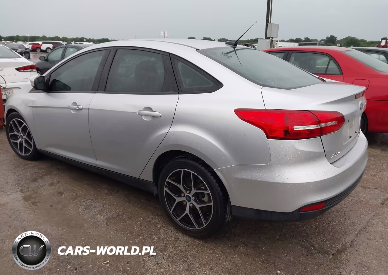 2017 Ford Focus Se VIN:1FADP3FE1HL276494 - 3