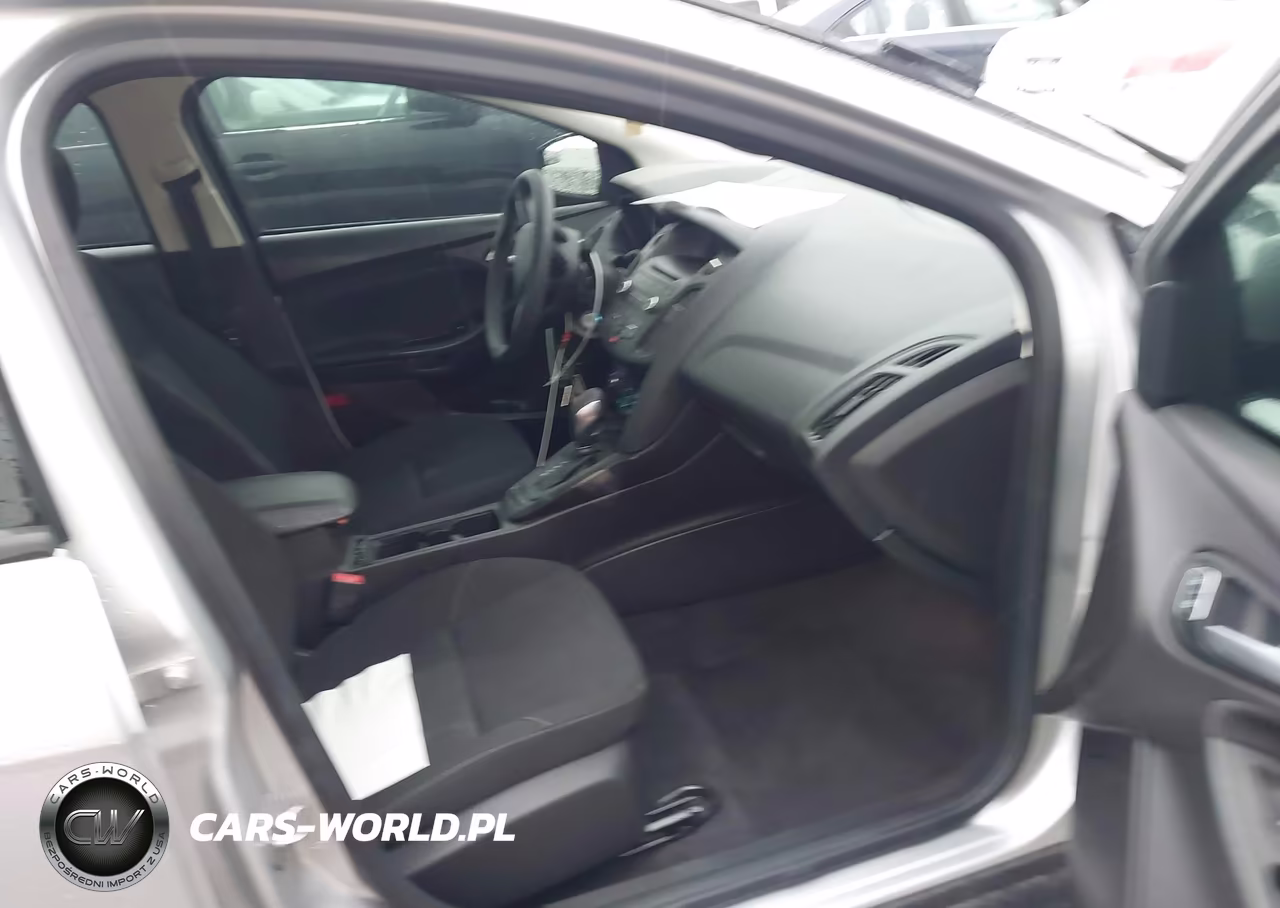 2017 Ford Focus Se VIN:1FADP3FE1HL276494 - 5