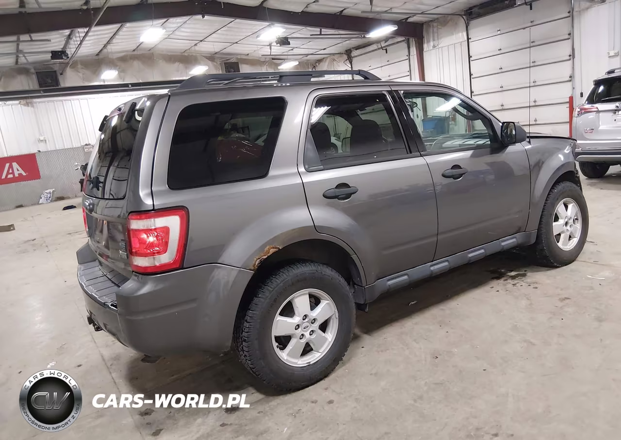 2010 Ford Escape Xlt VIN:1FMCU9DG2AKA11970 - 4