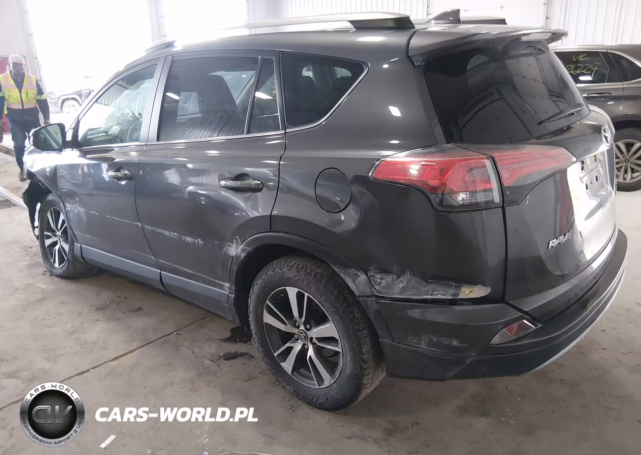 2018 Toyota Rav4 Xle VIN:2T3RFREV4JW734622 - 3