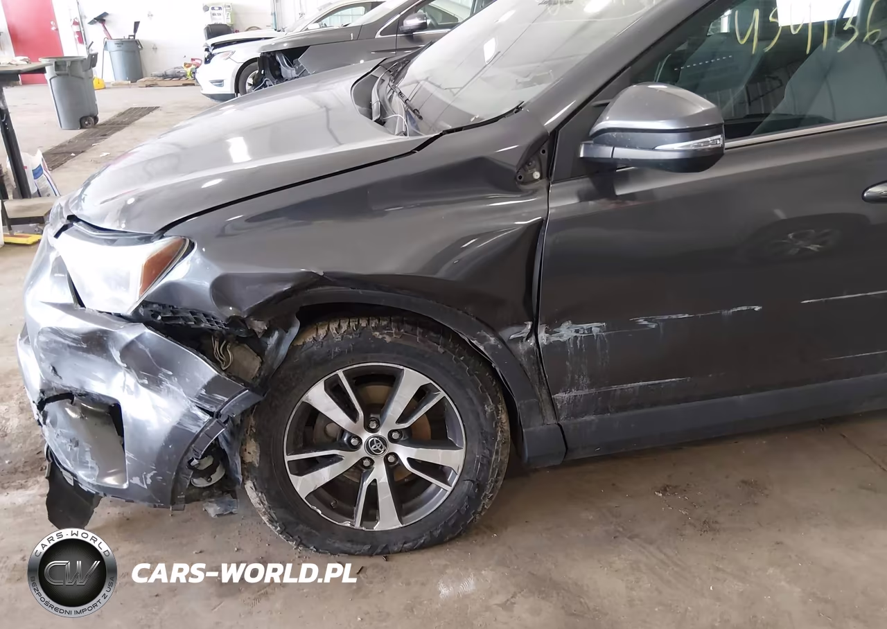 2018 Toyota Rav4 Xle VIN:2T3RFREV4JW734622 - 6
