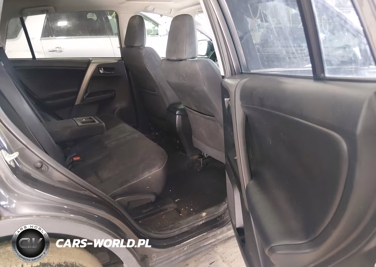2018 Toyota Rav4 Xle VIN:2T3RFREV4JW734622 - 8