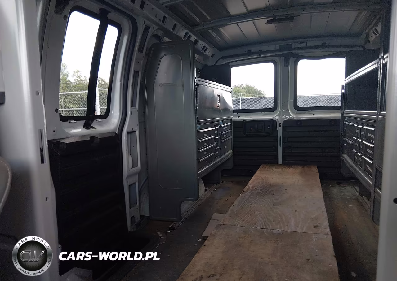 2018 Chevrolet Express 2500 Work Van VIN:1GCWGAFG5J1337095 - 8